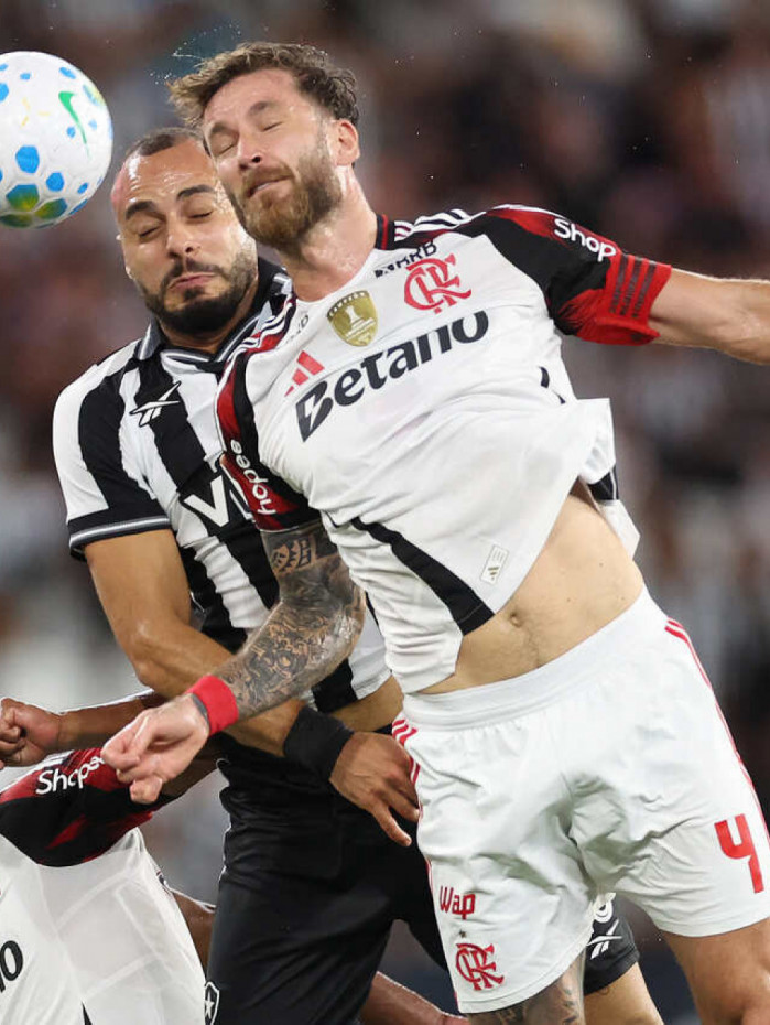 L&eacute;o Pereira exalta Flamengo e Na&ccedil;&atilde;o ao comemorar convoca&ccedil;&atilde;o