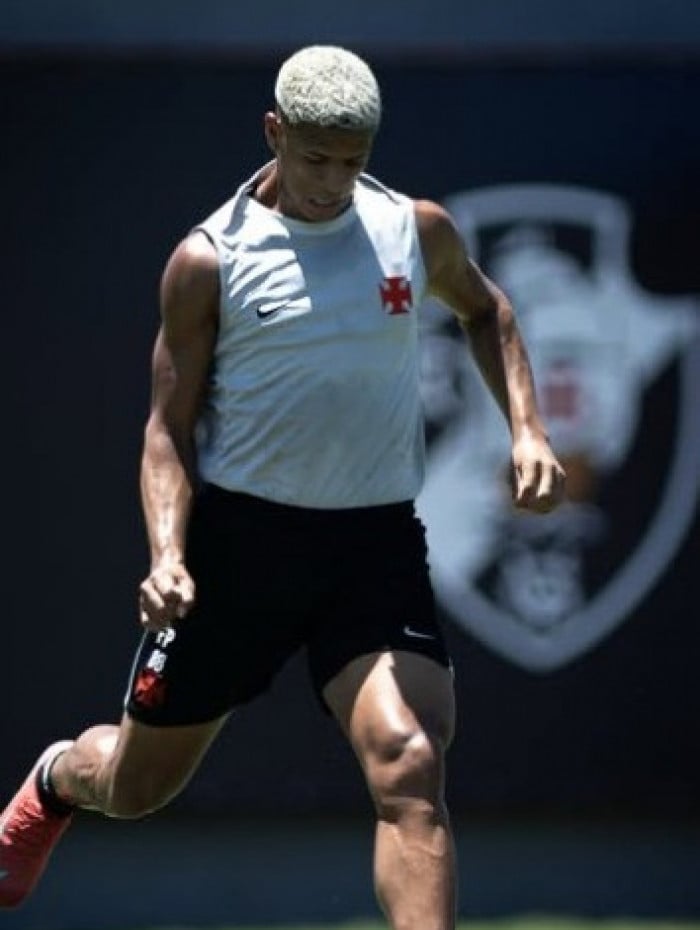 Cauan Barros em treino do Vasco
