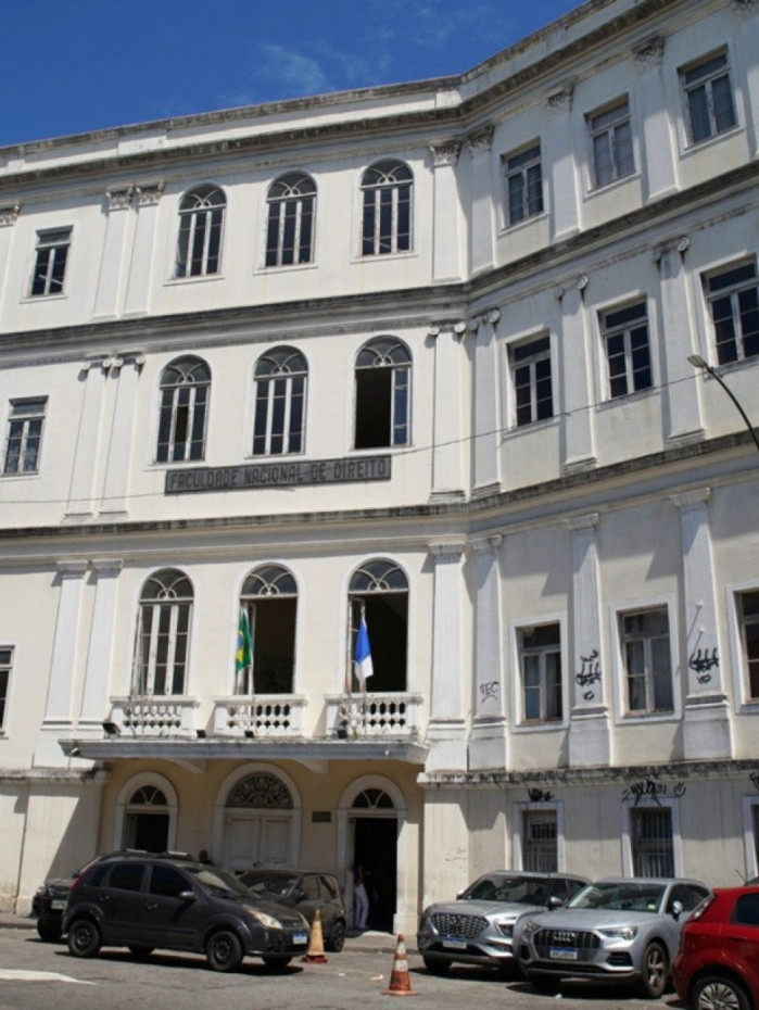 Professor afastado &eacute; vinculado &agrave; Faculdade de Direito da UFRJ