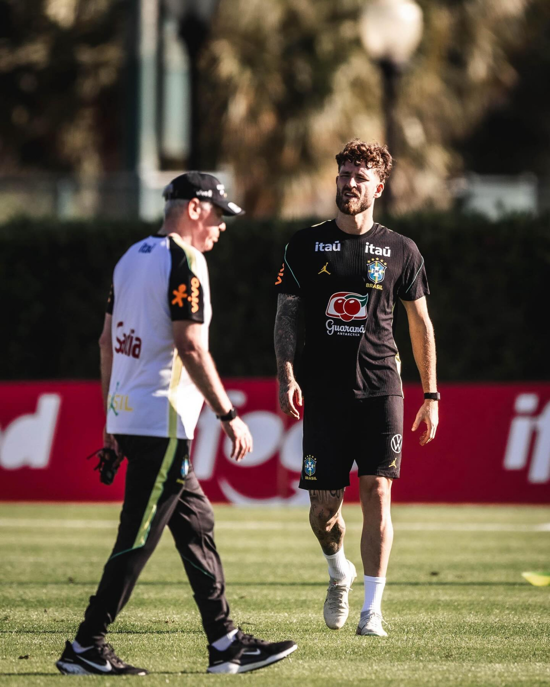 Léo Pereira ganha chance como titular