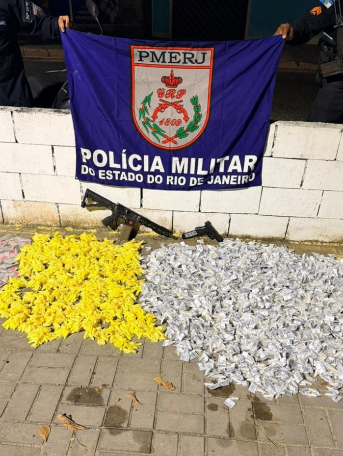 Militares encontraram grande quantidade de drogas com o grupo