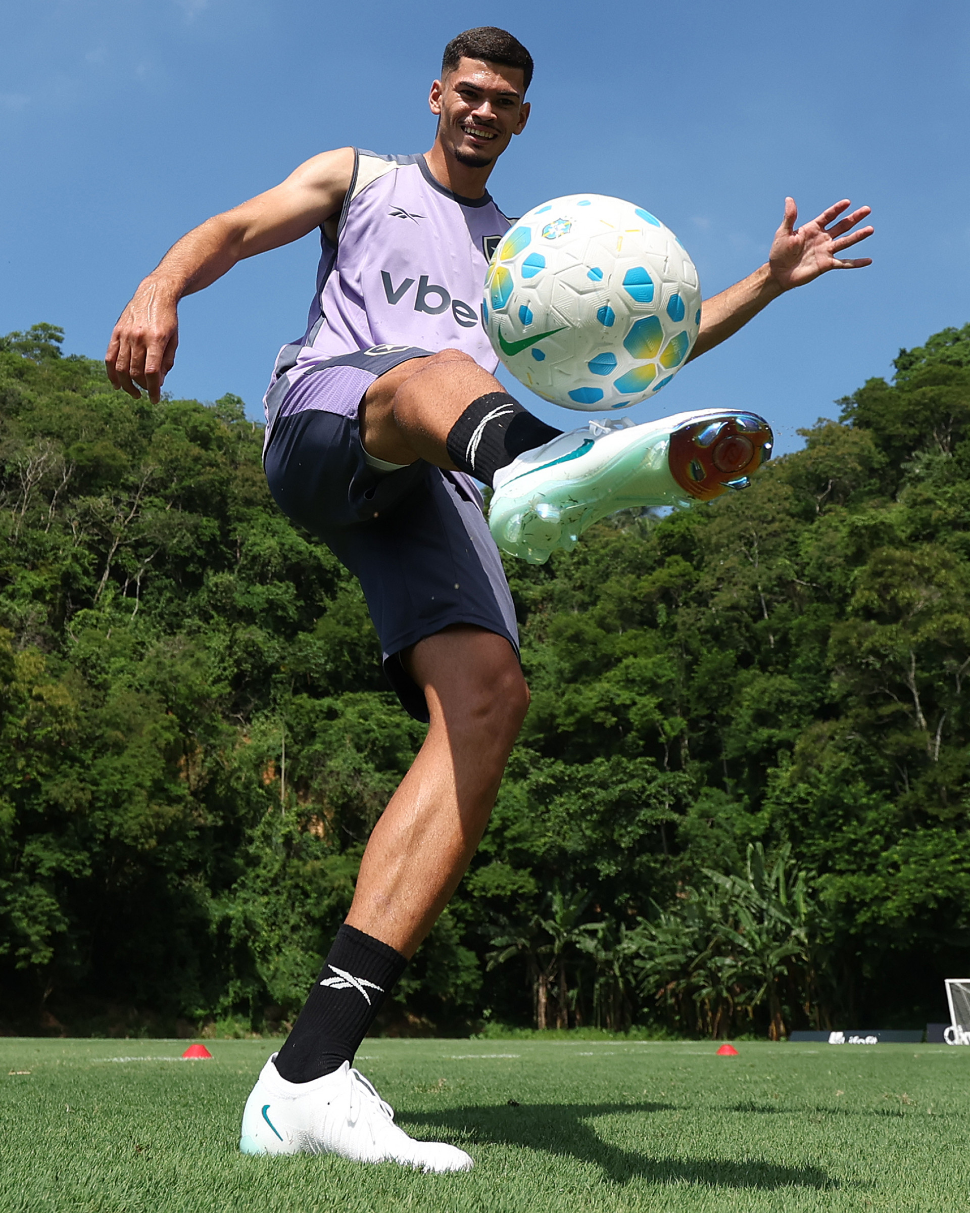 O zagueiro Anthony foi um dos quatro atletas contratados na janela doméstica que se encerrou na semana passada