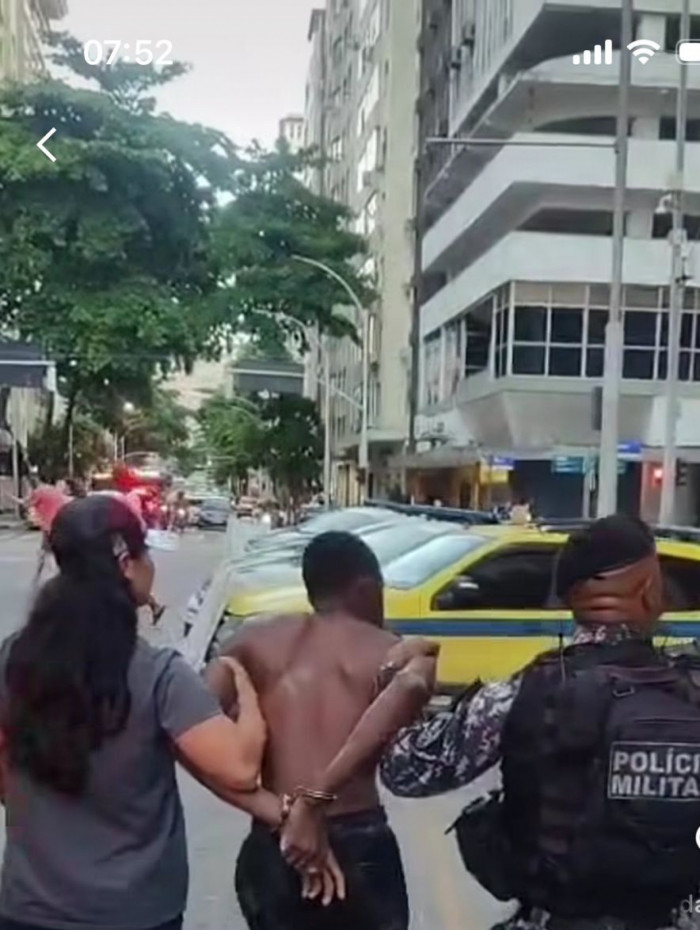 Jovem foi detido na praia de Ipanema