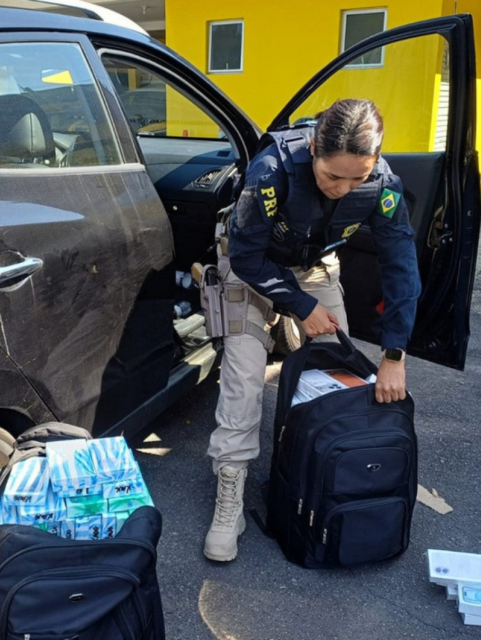 Ao menos 475 iPhones importados ilegalmente estavam entre os materiais apreendidos