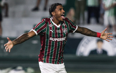 Carro de John Kennedy, do Fluminense, é roubado e levado para o Complexo do Lins