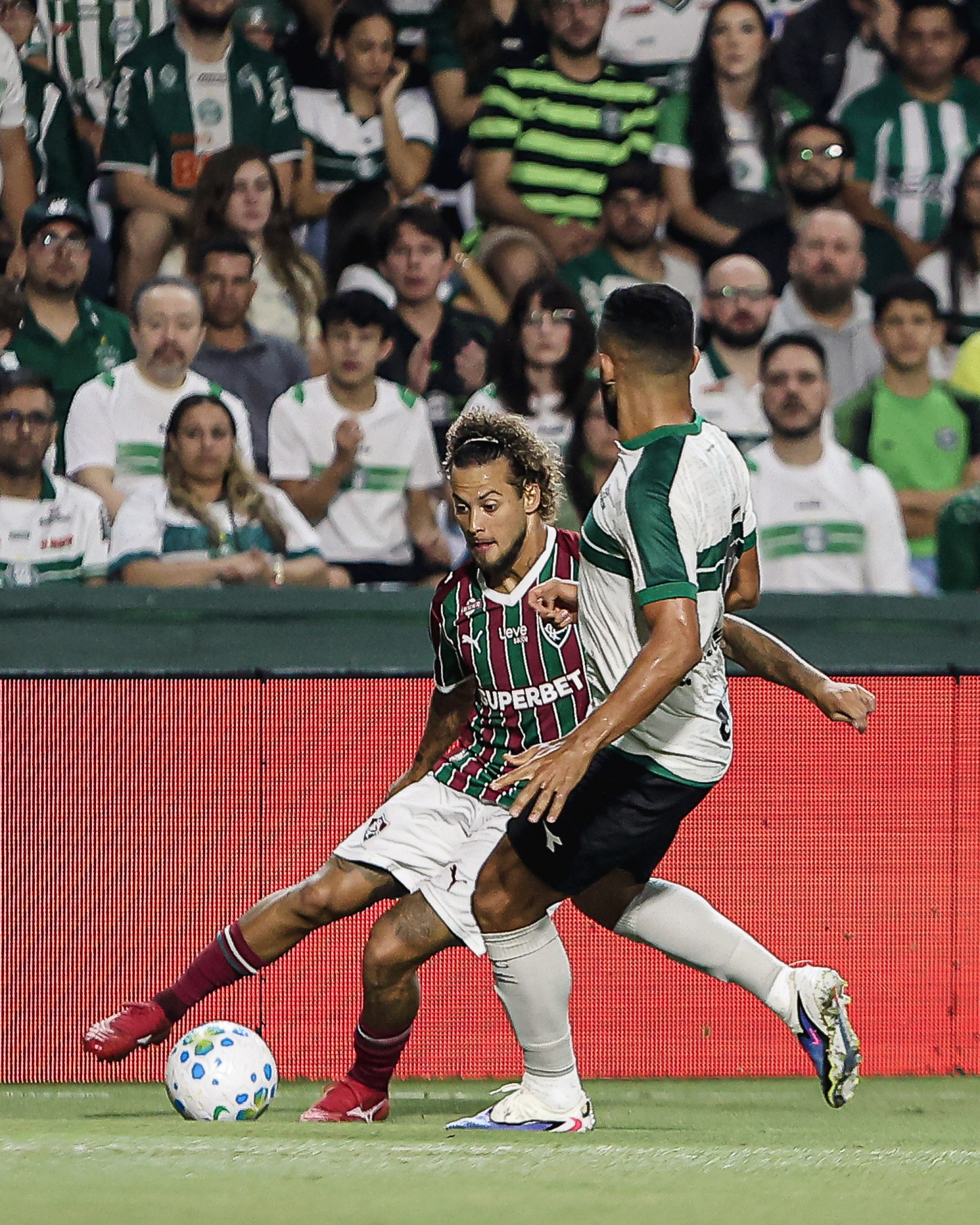 Curitiba, Brasil - 04/04/2026 - Estádio Couto Pereira.   
Fluminense enfrenta o Coritiba esta noite em Curitiba  pela 10ª rodada do Campeonato Brasileiro 2026
FOTO: LUCAS MERÇON / FLUMINENSE F.C.

IMPORTANTE: Imagem destinada a uso institucional e divulgação, seu
uso comercial está vetado incondicionalmente por seu autor e o
Fluminense Football Club.É obrigatório mencionar o nome do autor ou
usar a imagem.
.
IMPORTANT: Image intended for institutional use and distribution.
Commercial use is prohibited unconditionally by its author and
Fluminense Football Club. It is mandatory to mention the name of the
author or use the image.
.
IMPORTANTE: Imágen para uso solamente institucional y distribuición. El
uso comercial es prohibido por su autor y por el Fluminense FootballClub. 
És mandatório mencionar el nombre del autor ao usar el imágen.