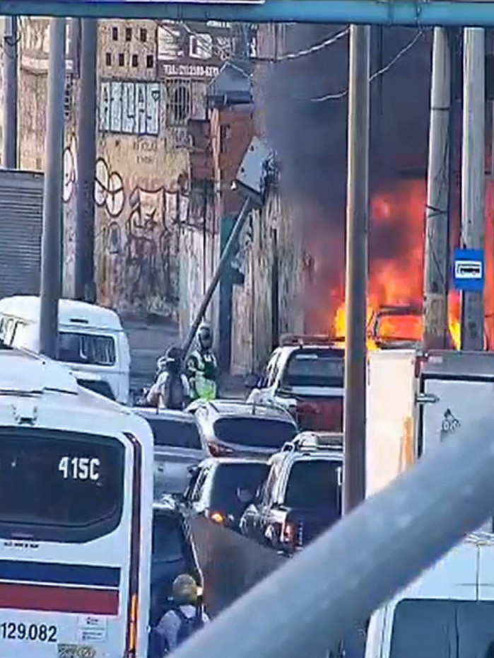 Inc&ecirc;ndio ocorreu por volta das 6h53