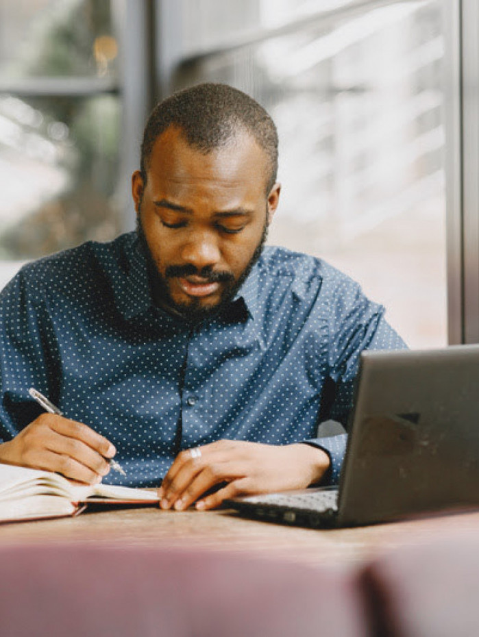 Programa gratuito de forma&ccedil;&atilde;o profissional amplia o acesso a conhecimentos estrat&eacute;gicos e oportunidades  