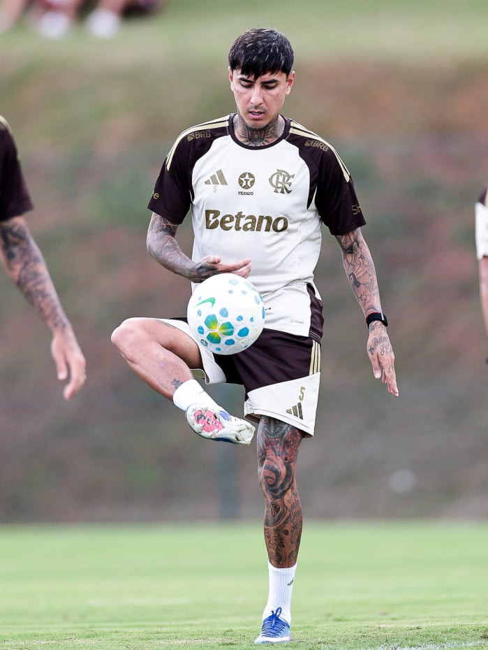 Erick Pulgar, volante do Flamengo, em treino 