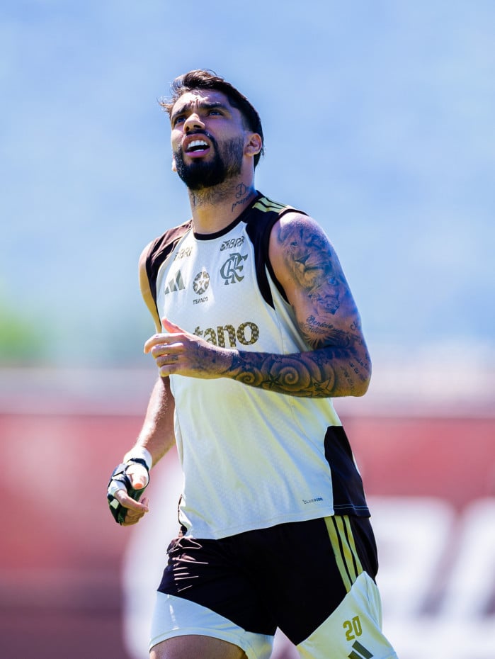 Paquet&aacute; deve atuar mais recuado no meio-campo no jogo de hoje