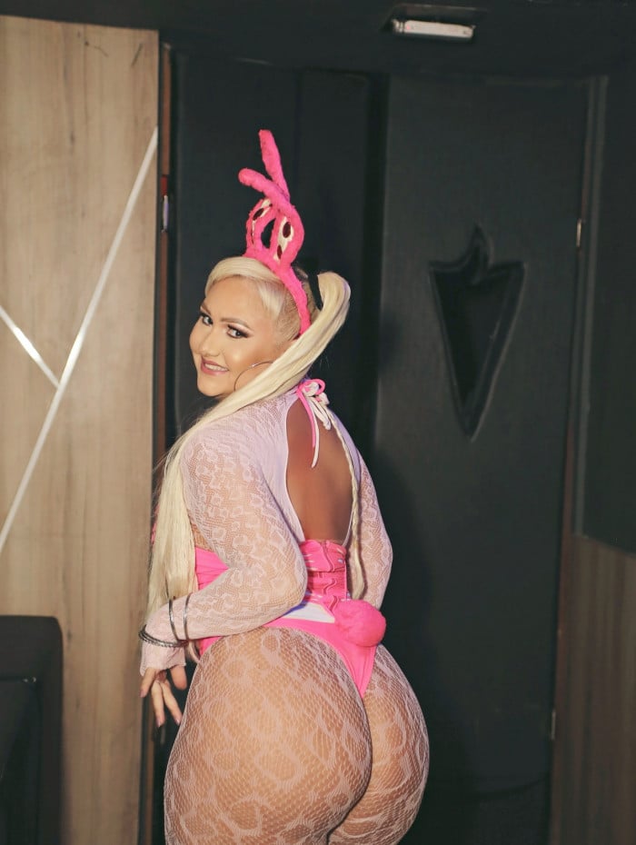 A modelo e performer Andressa Mancini causou alvoro&ccedil;o ao protagonizar um show especial de P&aacute;scoa 