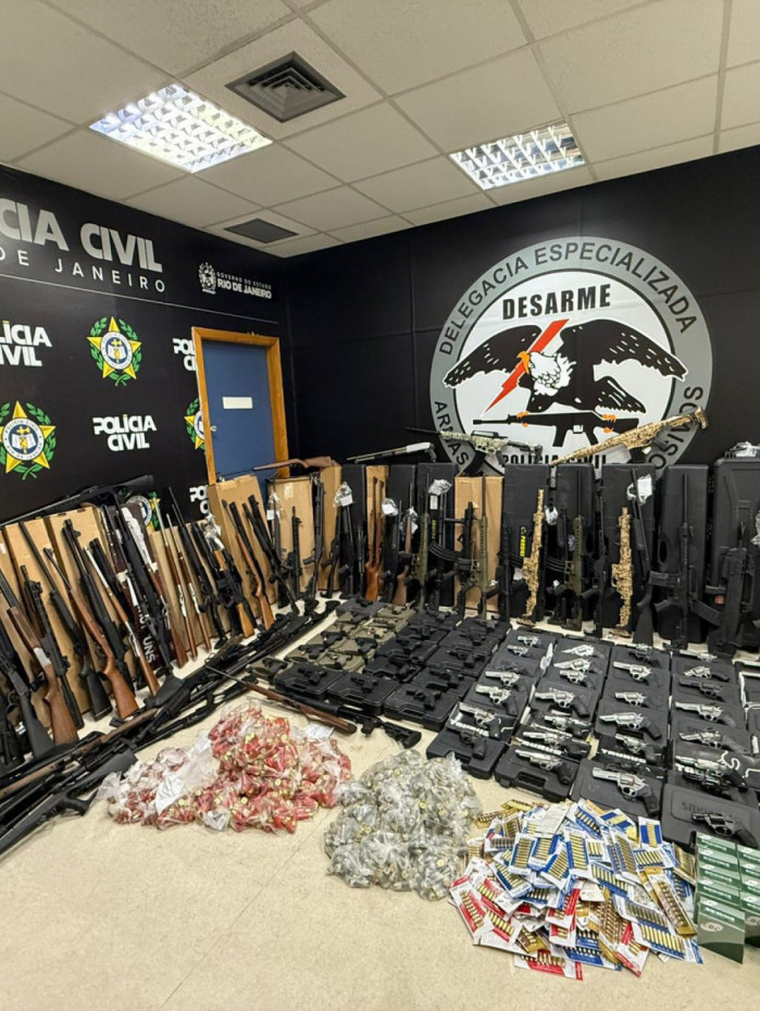 Agentes encontraram arsenal exposto &agrave; venda em com&eacute;rcio de S&atilde;o Gon&ccedil;alo