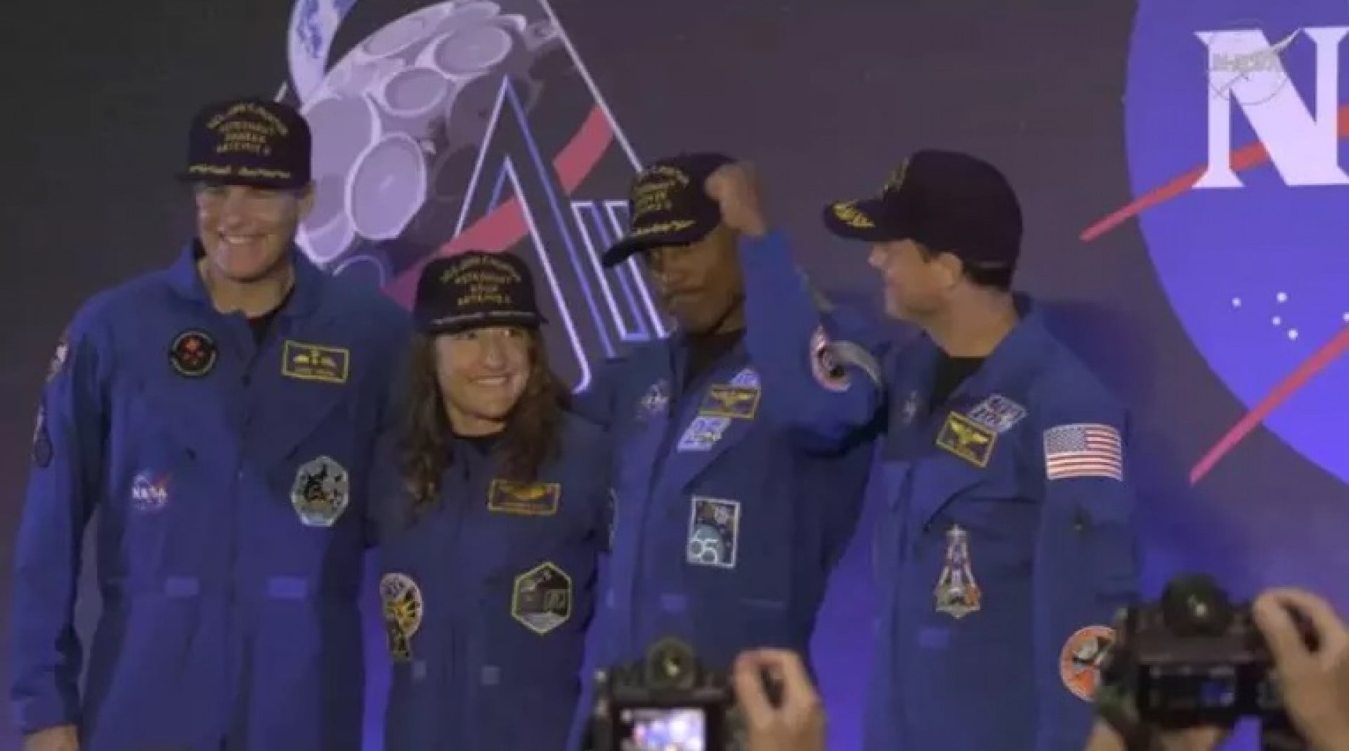 Jeremy Hansen, Christina Koch, Victor Glover e Reid Wiseman, os quatro astronautas da Miss&atilde;o Artemis II
