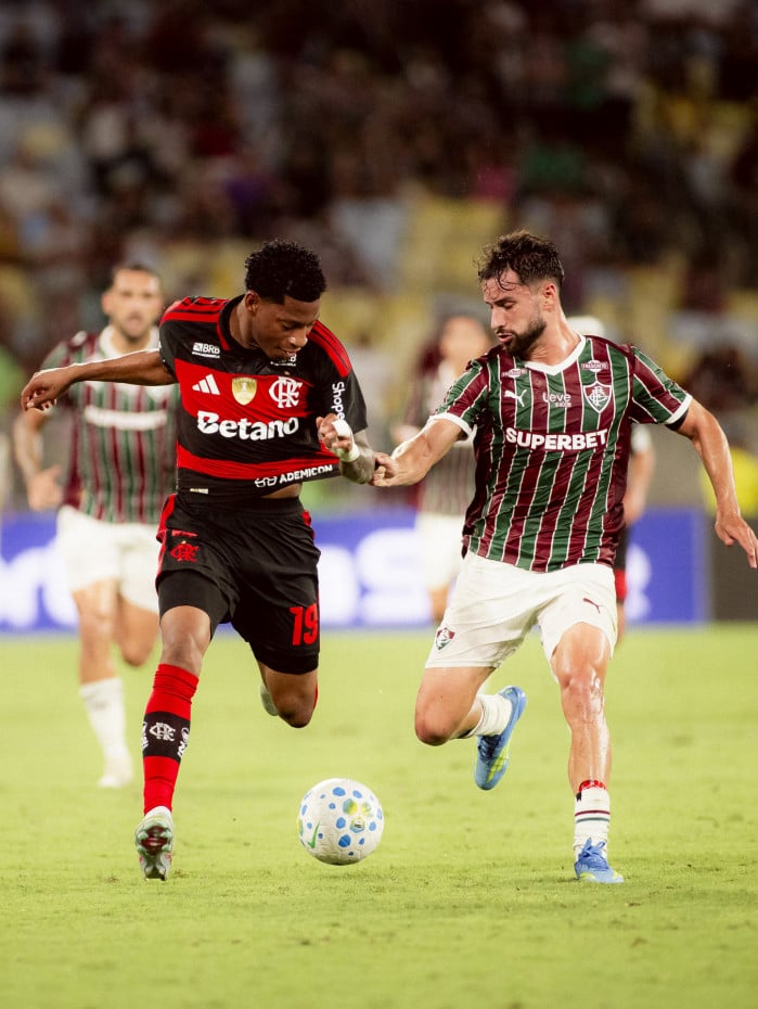 Em noite bem apagada, Fluminense foi superado pelo Flamengo no Maracan&atilde; ontem por 2 a 1