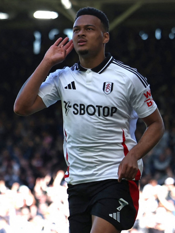 Centroavante joga atualmente pelo Fulham, da Inglaterra