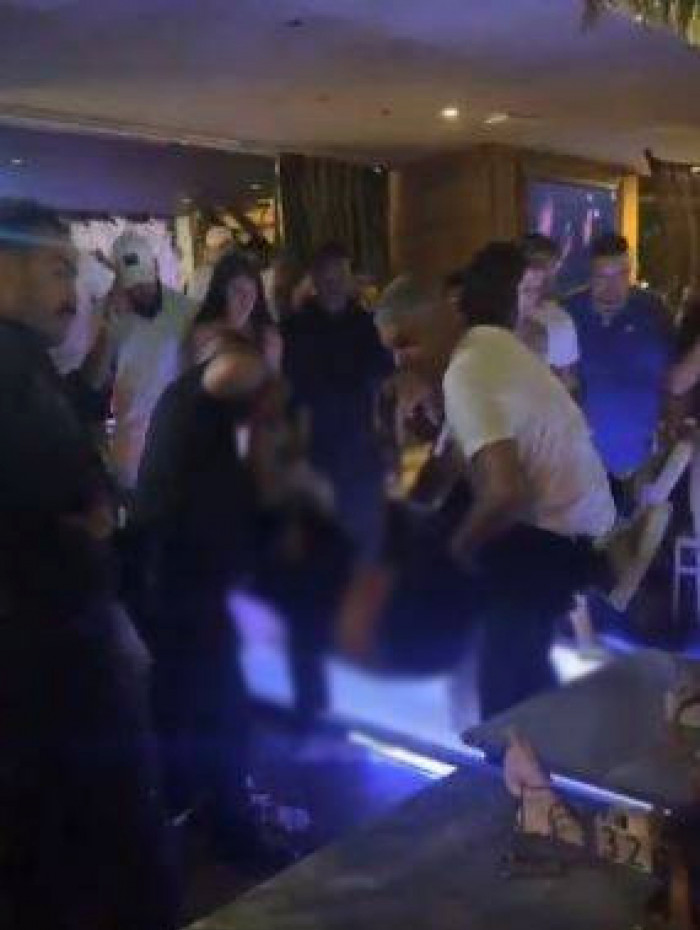 A v&iacute;tima foi socorrida e levada para o hospital ap&oacute;s ser baleada