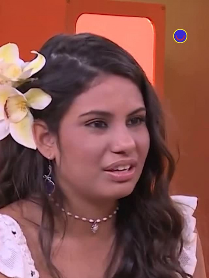 Eliminada, Gabriela assiste ao v&iacute;deo de cr&iacute;ticas de aliados