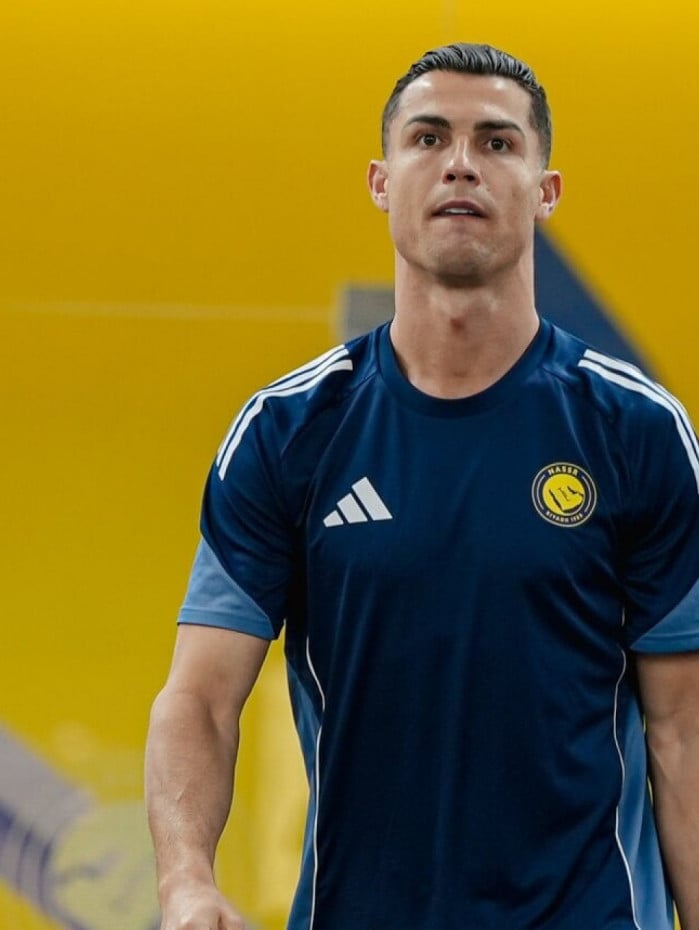 Cristiano Ronaldo passa mal, deixa jogo antes do fim e vomita no vesti&aacute;rio&nbsp;