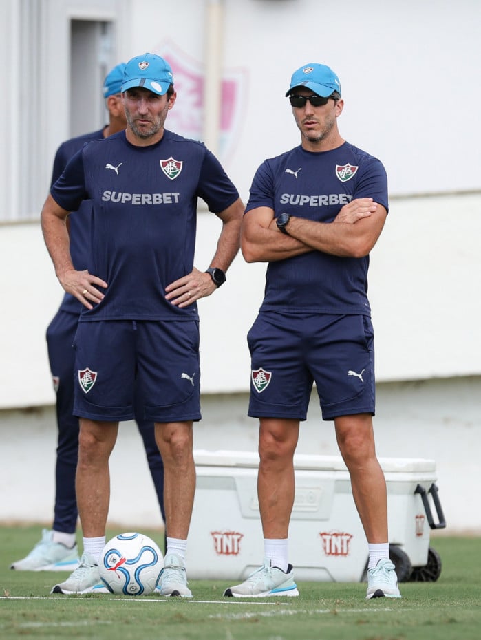 Luis Zubeld&iacute;a e sua comiss&atilde;o vivem primeira grande press&atilde;o no clube