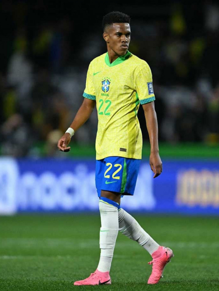 M&eacute;dicos confirmam les&atilde;o e Est&ecirc;v&atilde;o vira d&uacute;vida para Sele&ccedil;&atilde;o Brasileira