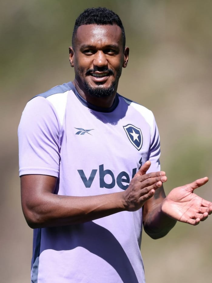 Com dois gols na Arena Cond&aacute;, Edenilson pode aprontar de novo contra a Chape