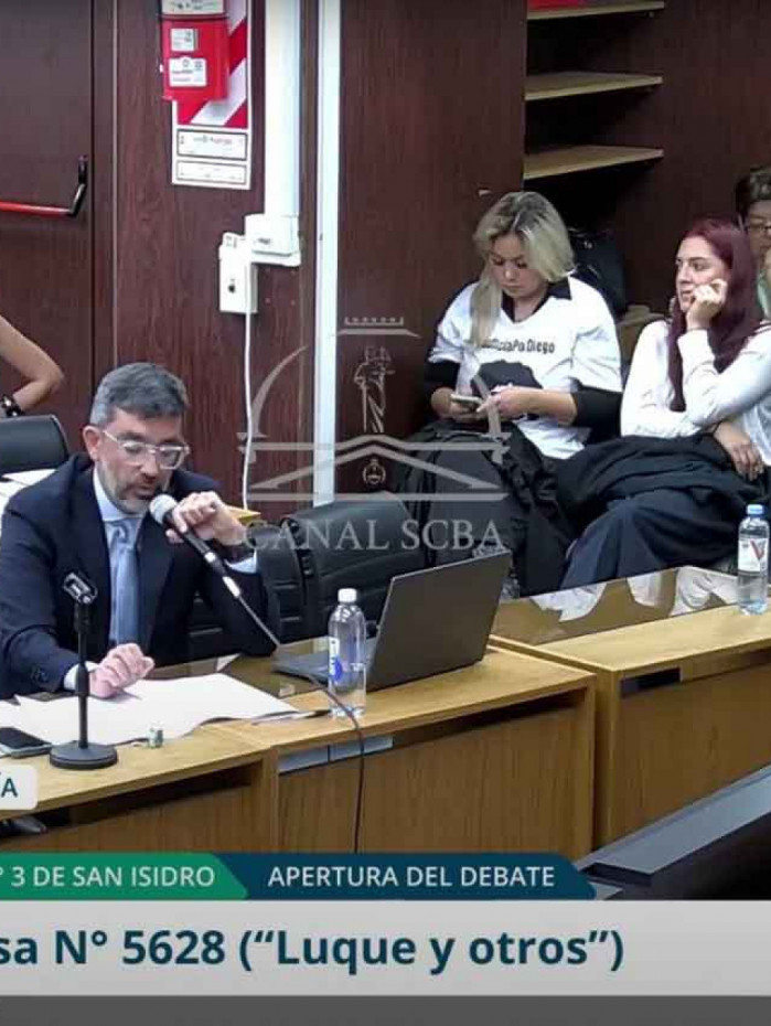 Em julgamento, filha de Maradona denuncia “manipula&ccedil;&atilde;o total” de equipe m&eacute;dica do pai