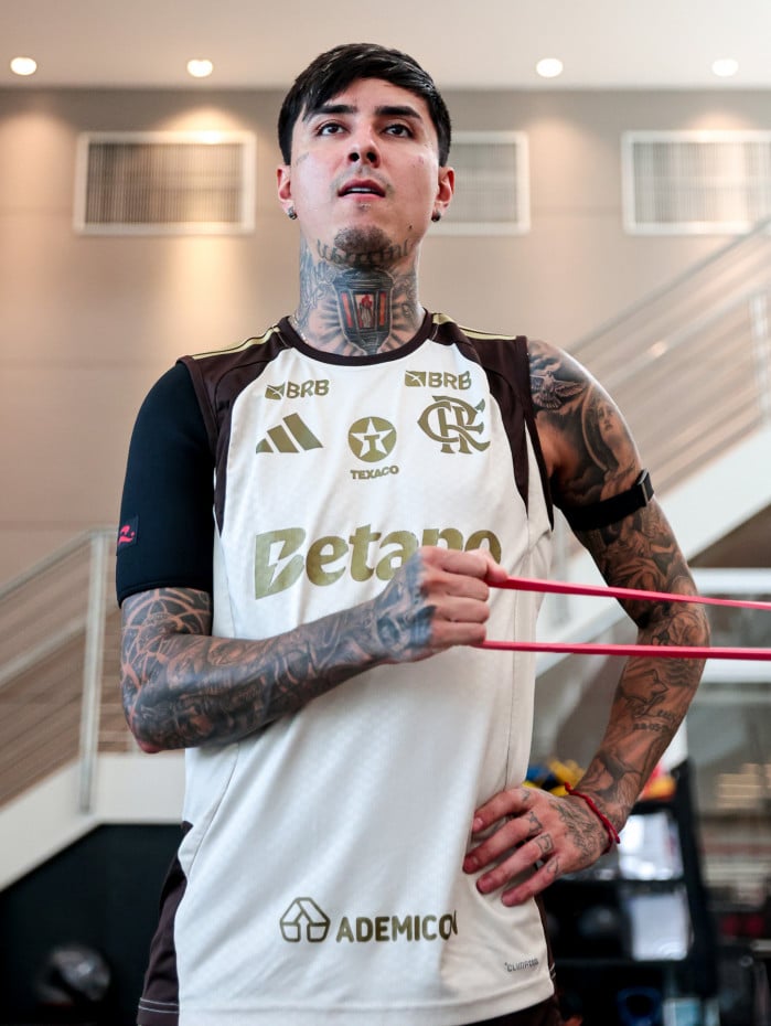 Antes titular absoluto, Pulgar est&aacute; fora desde o in&iacute;cio do m&ecirc;s e tem visto Evertton Ara&uacute;jo se destacar