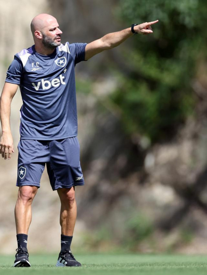 Franclim Carvalho comanda treinamento no CT Lonier