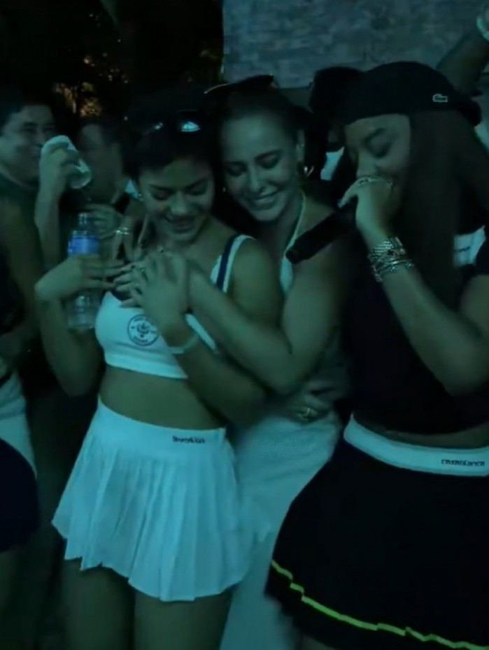 Bella Campos e Paolla Oliveira de divertem em festa de Ludmilla