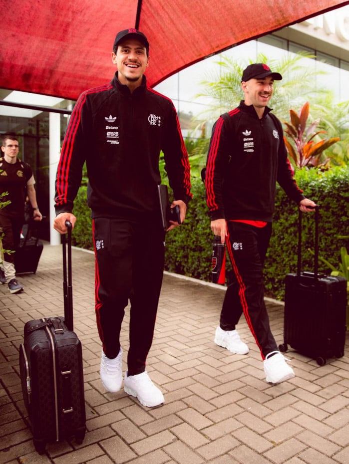 A delega&ccedil;&atilde;o rubro-negra viajou para a Argentina ontem