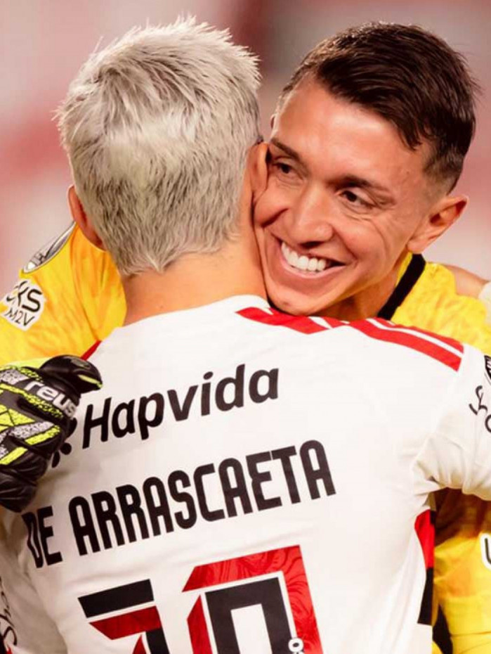 Flamengo informa: cirurgia de Arrascaeta &eacute; bem-sucedida