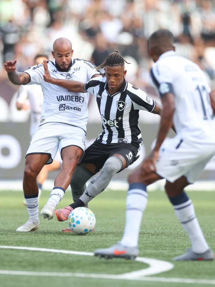 Botafogo fez primeiro tempo de muita intensidade, mas teve queda vertiginosa na etapa final
