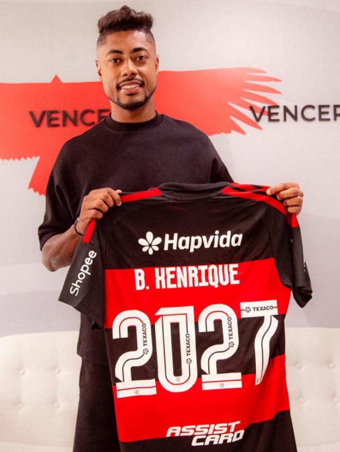 Bruno Henrique celebra a renovação de contrato com o Flamengo até o final de 2027 e amplia uma trajetória marcada por títulos