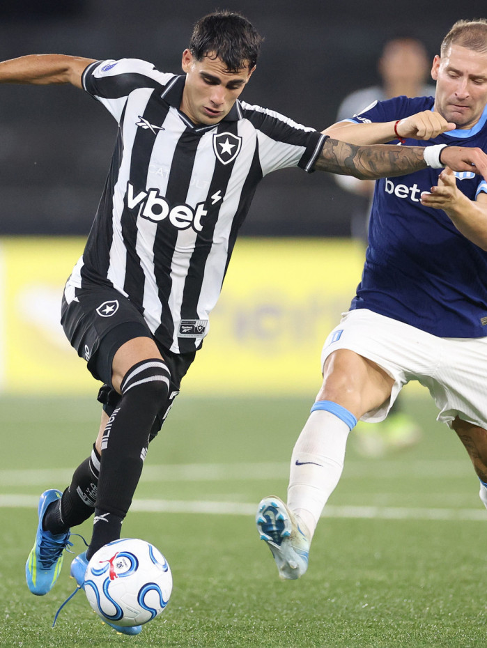 Lucas Villalba em a&ccedil;&atilde;o no duelo entre Botafogo e Racing (ARG), pela Sul-Americana