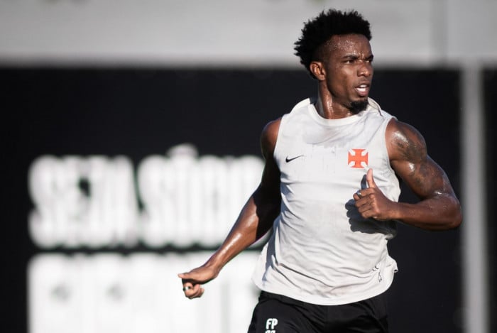 Thiago Mendes est&aacute; de volta