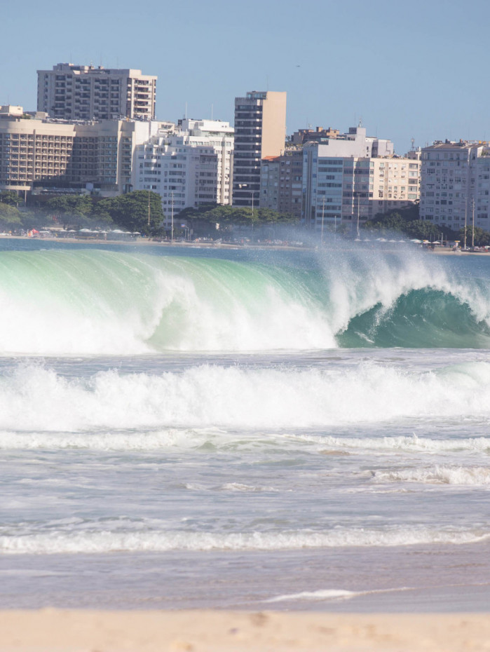 Ressaca atinge litoral do Rio