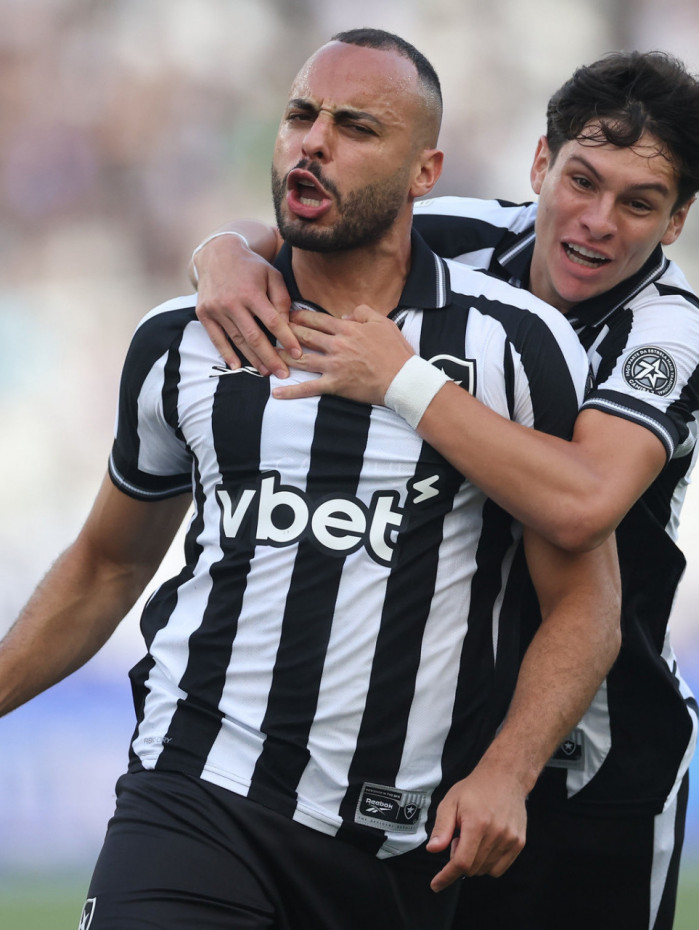Arthur Cabral foi o destaque do Botafogo contra o Corinthians