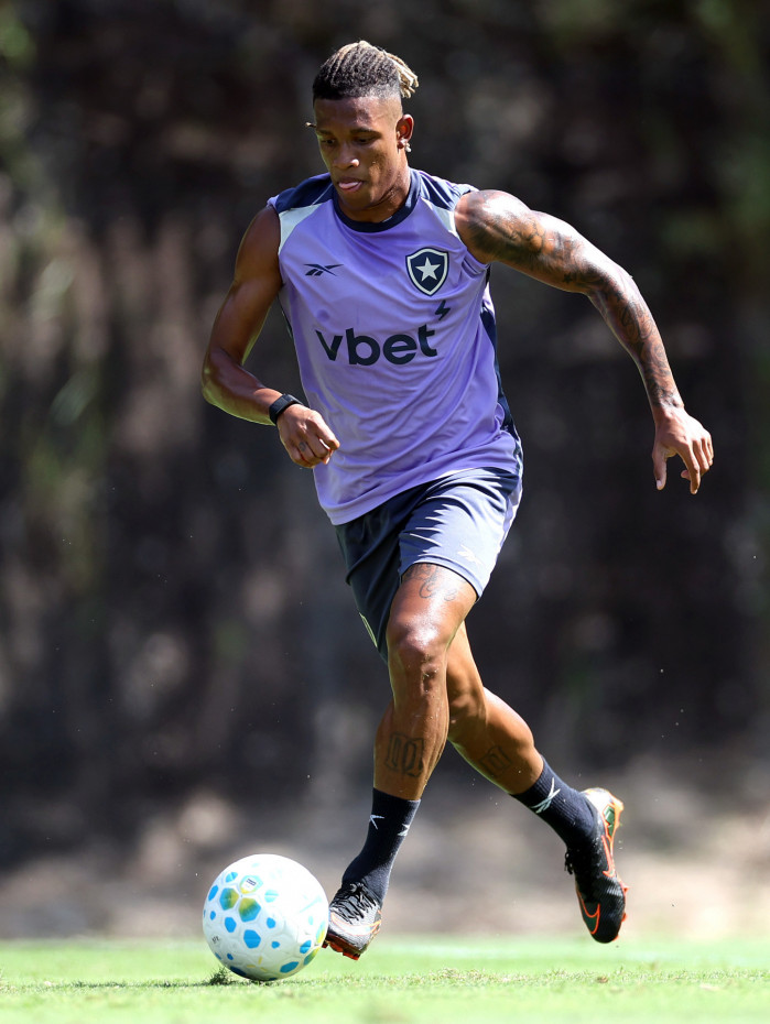 Danilo em treino do Botafogo