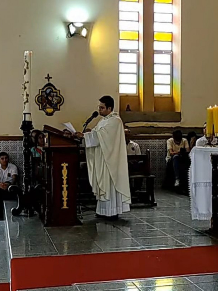 Palavras 'causaram dor aos familiares', disse padre em pedido de desculpas