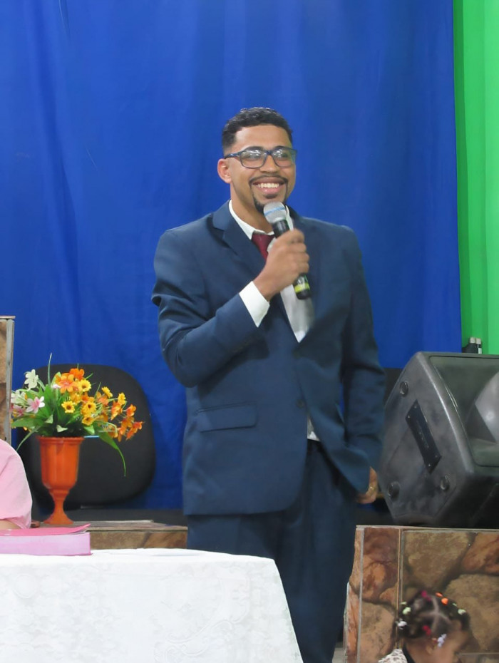 Bruno sa&iacute;a da igreja quando foi baleado
