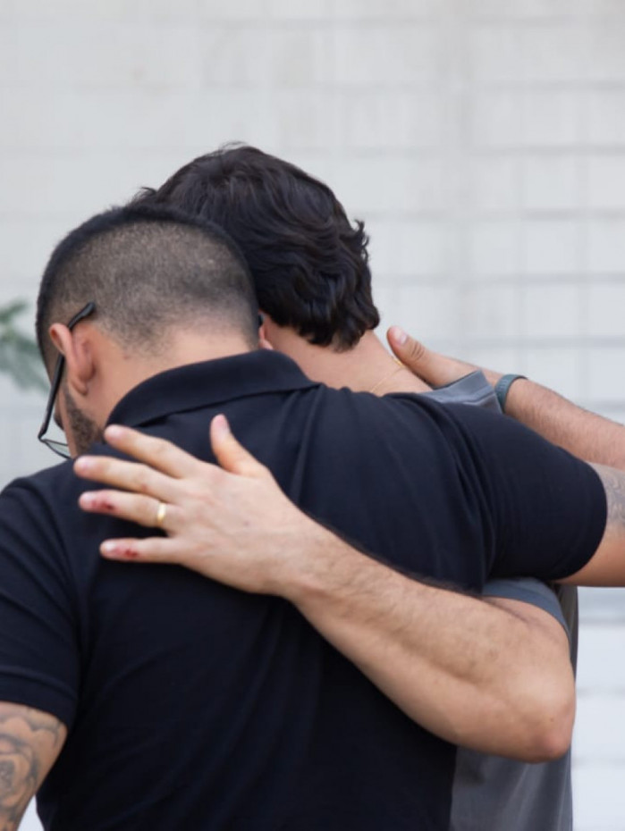 Familiares de Ciene Pires de Paulo no Instituto M&eacute;dico Legal (IML) do Centro