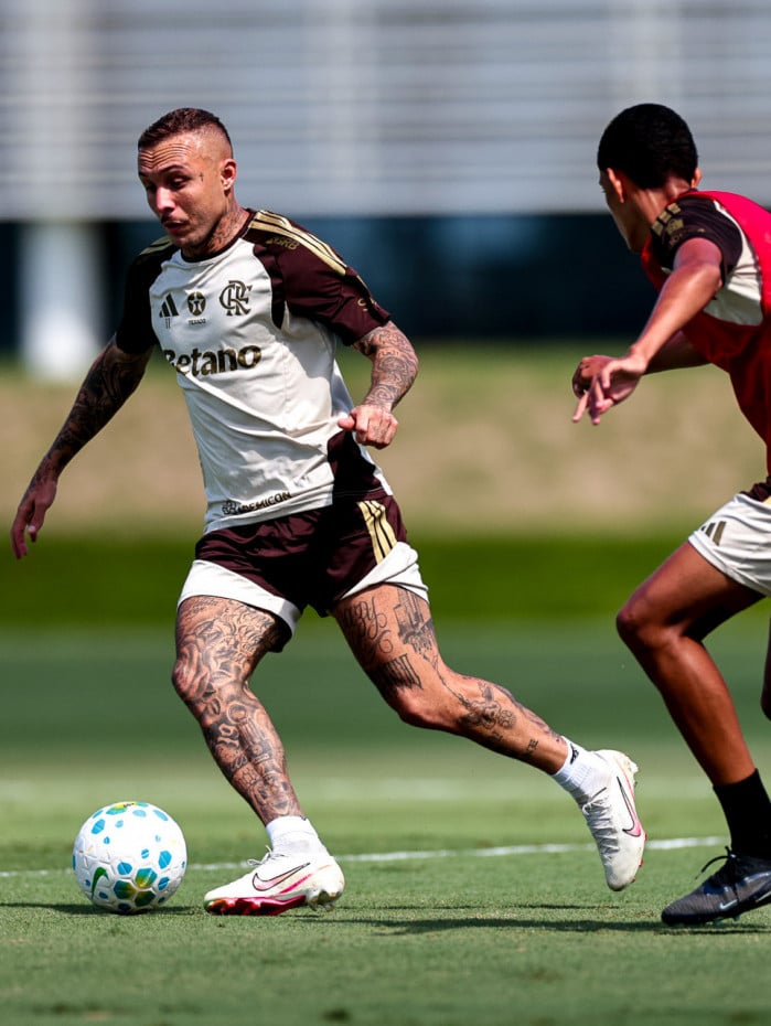 Everton Cebolinha em treino do Flamengo