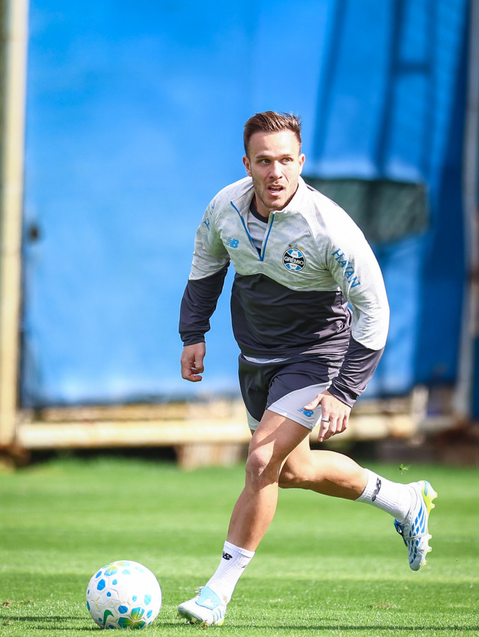 Arthur em treino do Gr&ecirc;mio
