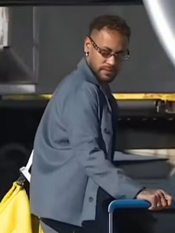 Em tratamento intensivo, Neymar n&atilde;o viaja com a Sele&ccedil;&atilde;o para amistoso