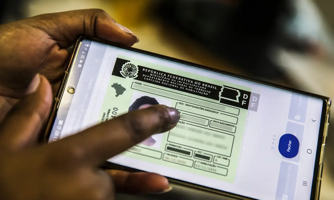 Cerca de 2 milh&otilde;es de motoristas j&aacute; foram beneficiados com a renova&ccedil;&atilde;o autom&aacute;tica