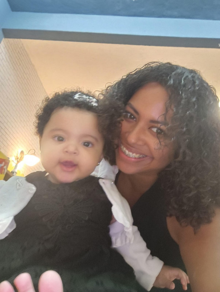 Daniele: trabalho, cuidados com a filha, tarefas dom&eacute;sticas e estudos