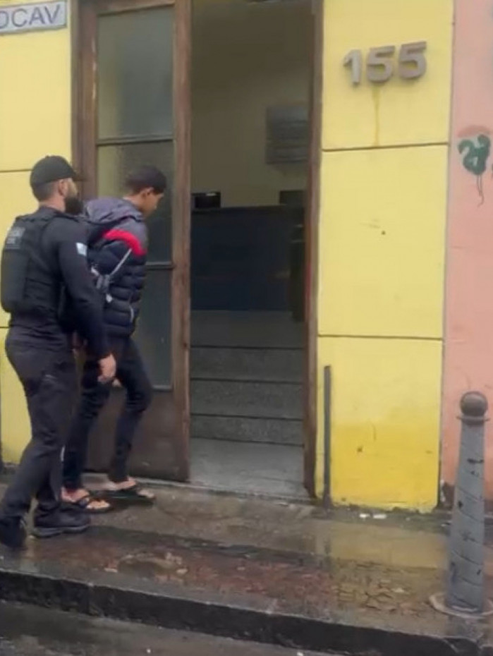 O acusado produzia e guardava material de abuso sexual envolvendo duas meio-irm&atilde;s