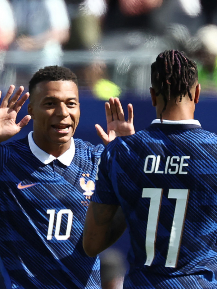 Fran&ccedil;a estreou com vit&oacute;ria na Copa sobre o Senegal