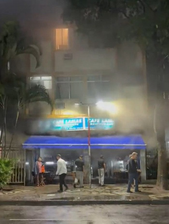 Inc&ecirc;ndio atinge tradicional Restaurante Caf&eacute; Lamas, no Flamengo