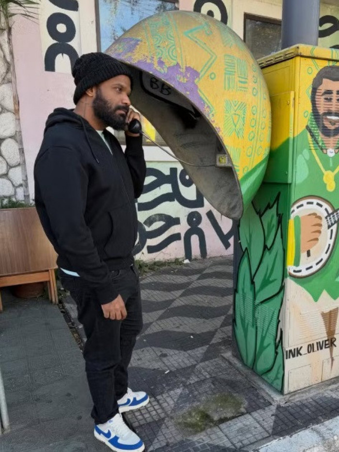 Arlindinho emociona ao prestar homenagem ao pai, Arlindo Cruz